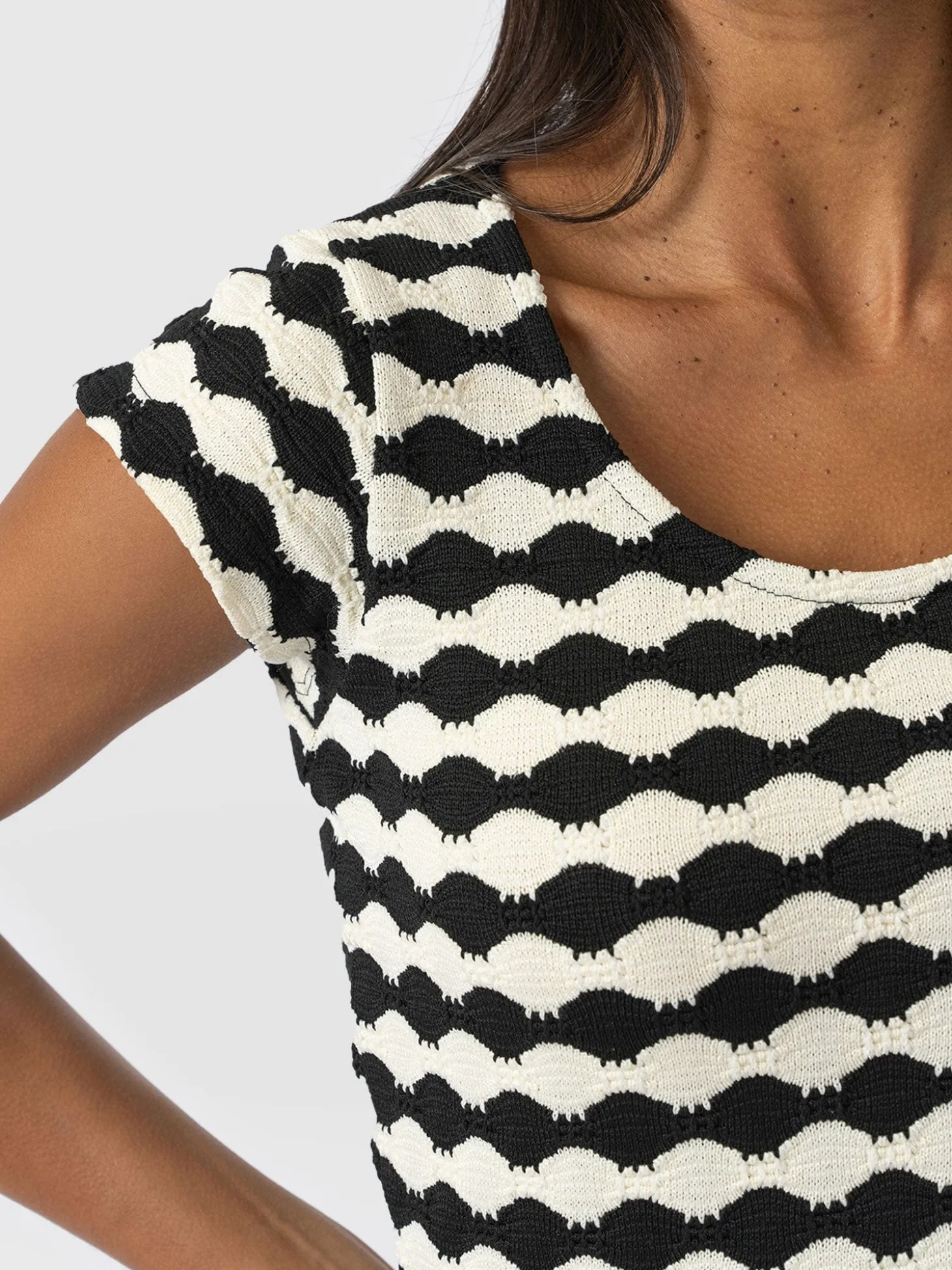 Elise Scoop Neck Tee - Black/Cream